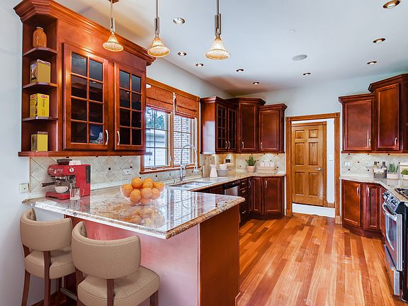 3rd image of 7968 W Bryn Mawr Ave