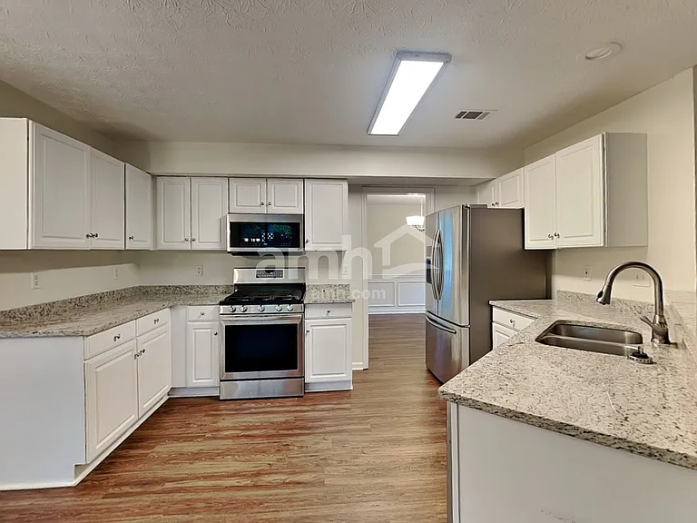 555 Fosters Mill Ln — Photo 3