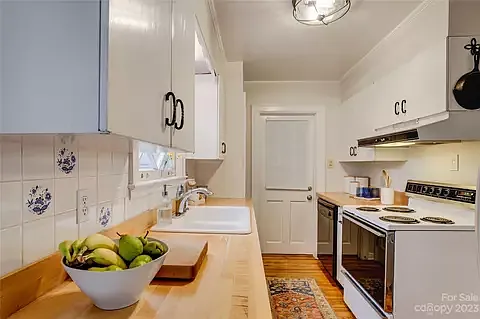 3929 Selwyn Ave — Photo 11