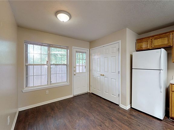 5th image of 1513 Hollowhill Dr APT A