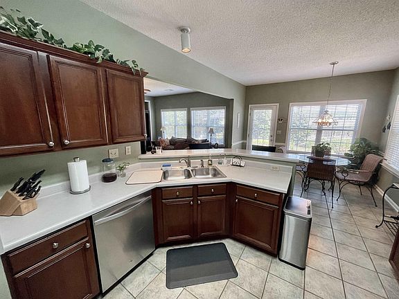 5th image of 1746 Torrington Ct