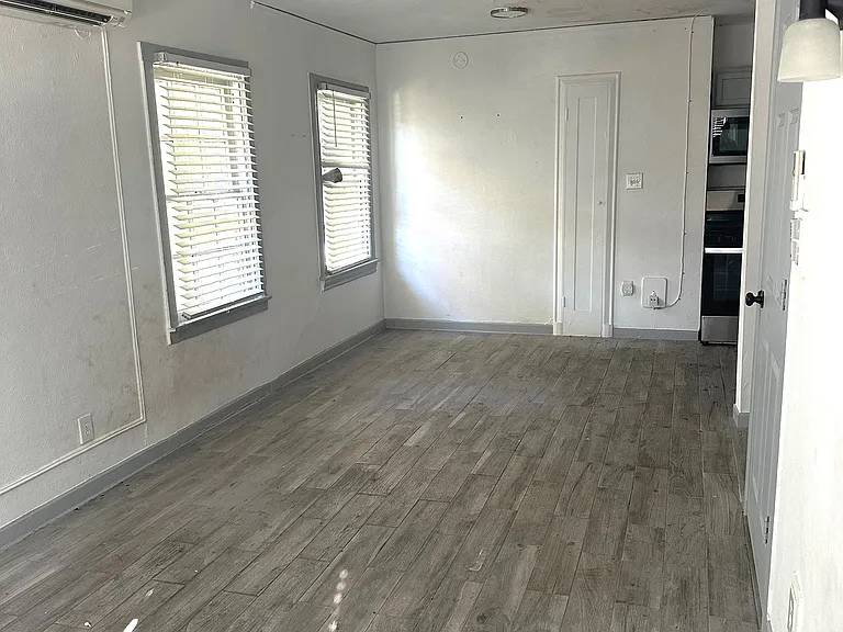 3827 Bowser Ave #D — Photo 4