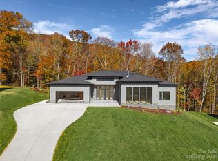 16 Slate Dr, Candler, NC 28715