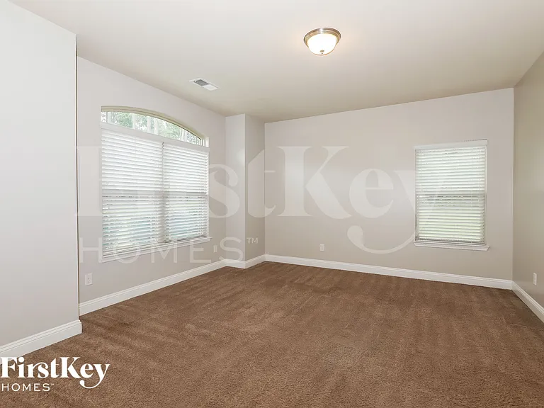 1000 Yorkshire Dr — Photo 15