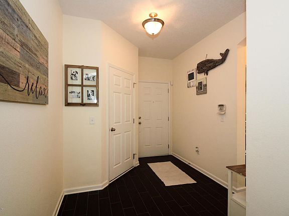 5th image of 61 Skylar Ln