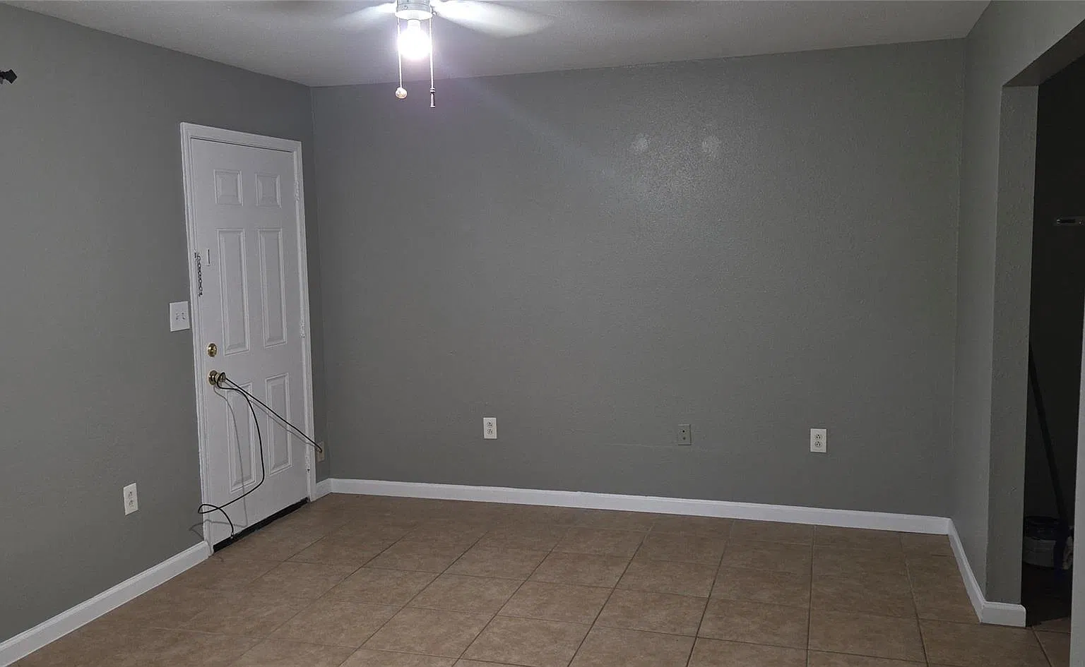 2 bed, 1.0 bath, 750 sqft, $1,075 — Photo 3
