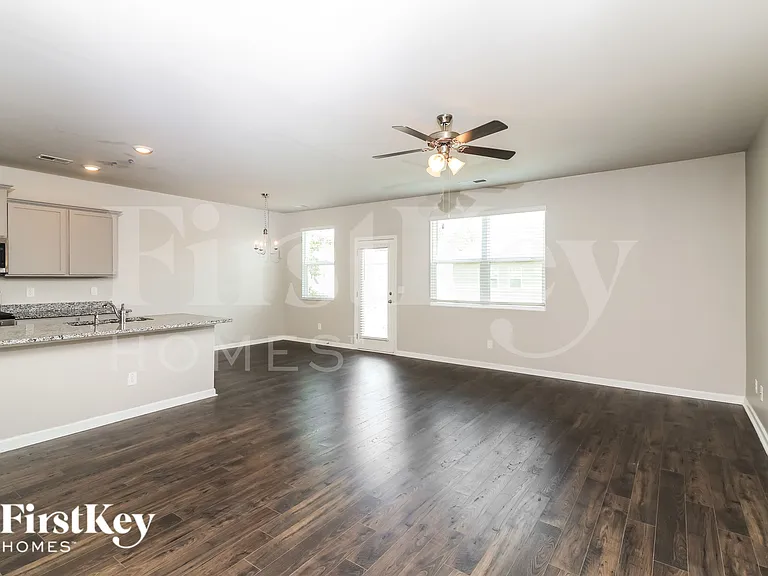 58 Lauritsen Way — Photo 3