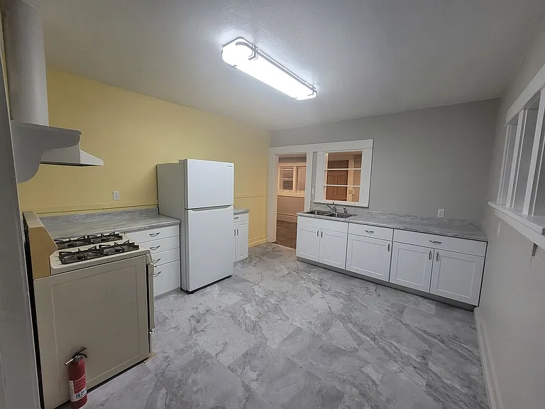 845 W 26th Ave — Photo 12