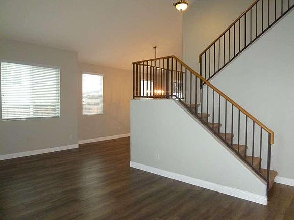 5th image of 2421 S Menlo Ave
