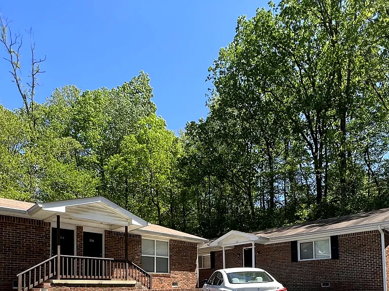 800 Lullwater Rd — Photo 1