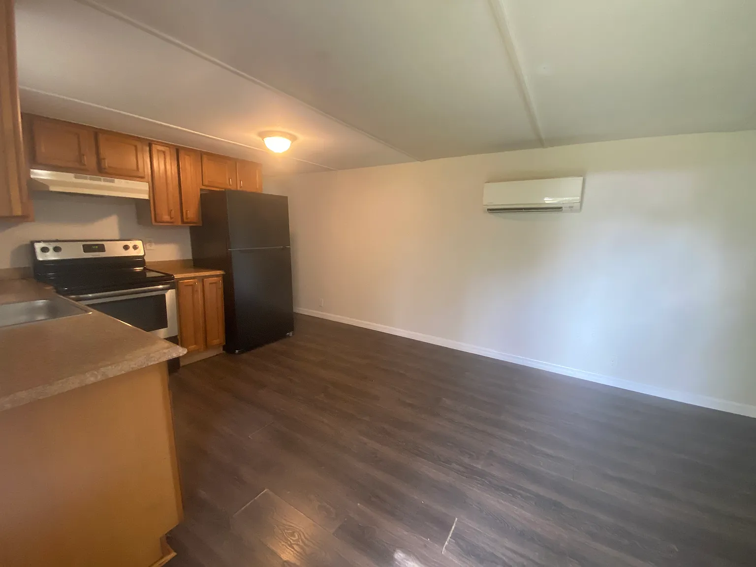 2 Bedroom, 1 Bathroom In Zephyrhills — Photo 4