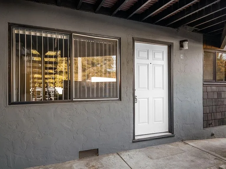 1945 & 1951 Latham St — Photo 10