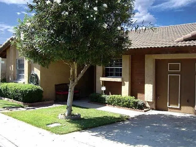 2 bed, 1054 sqft, $2,450 — Photo 1