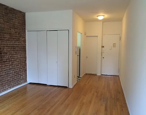 Rented by Acacia Realty | media 6