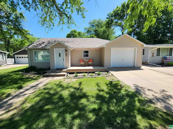 710 Beall St, Sloan, IA 51055
