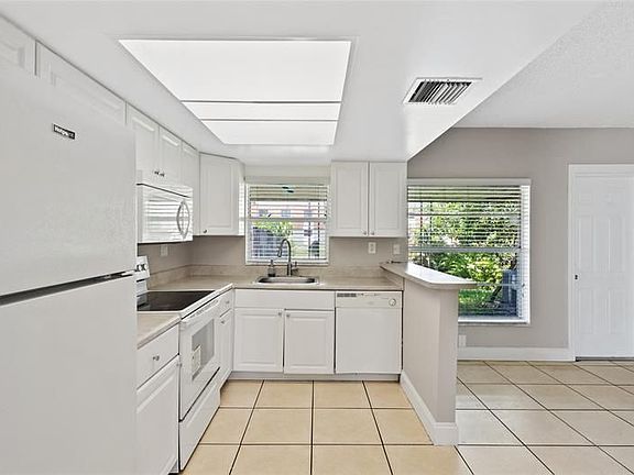 5th image of 1377 Seaview Dr