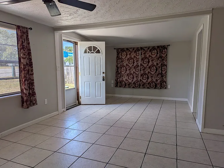 5547 Mallow St — Photo 2