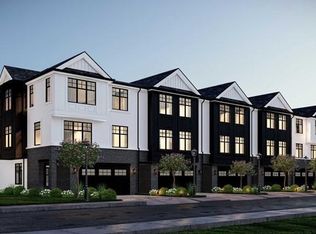 17 Skie Dr, Paramus, NJ 07652