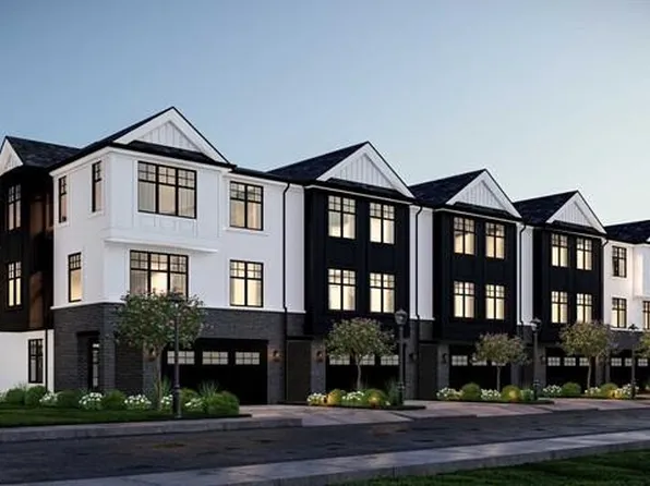 17 Skie Dr, Paramus, NJ 07652