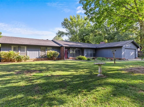 1410 N Starr Dr, Fayetteville, AR 72701