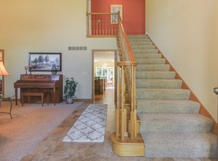 8590 Harbour Towne Ln, Bloomington, IL 61705