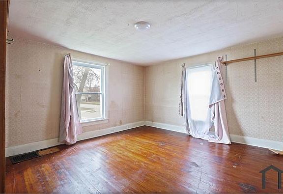 3rd image of 926 N Porter St #1