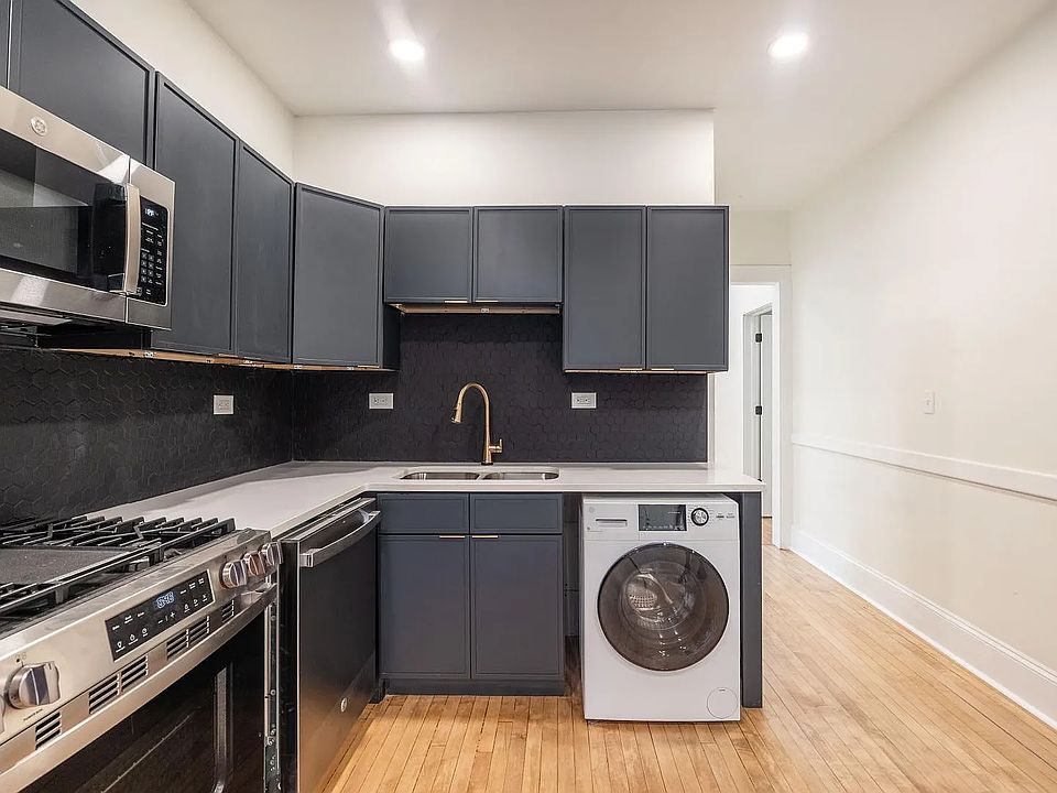 1st image of 2301 N Leavitt St #1FF