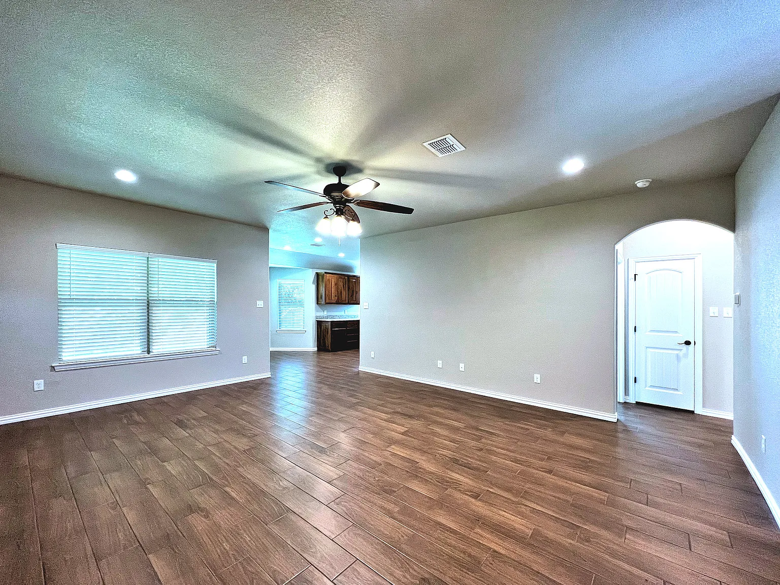 3 bed, 1575 sqft, $2,300 — Photo 3