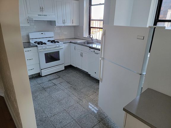 3rd image of 34 Vanderburgh Ave #2