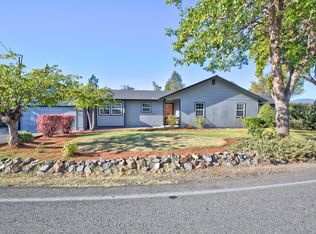 1380 Wineteer Ln, Grants Pass, OR 97527