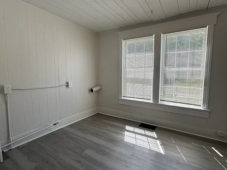 1726 W Saint Catherine St — Photo 7
