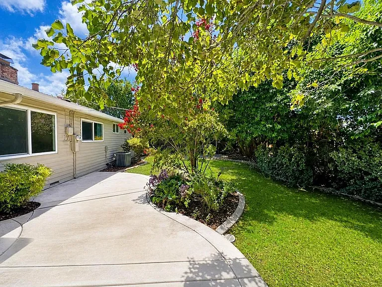 4549 Lippi Pkwy — Photo 34