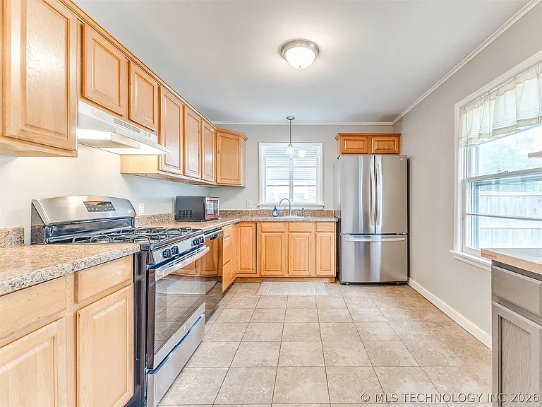 3921 E 37th Pl — Photo 6