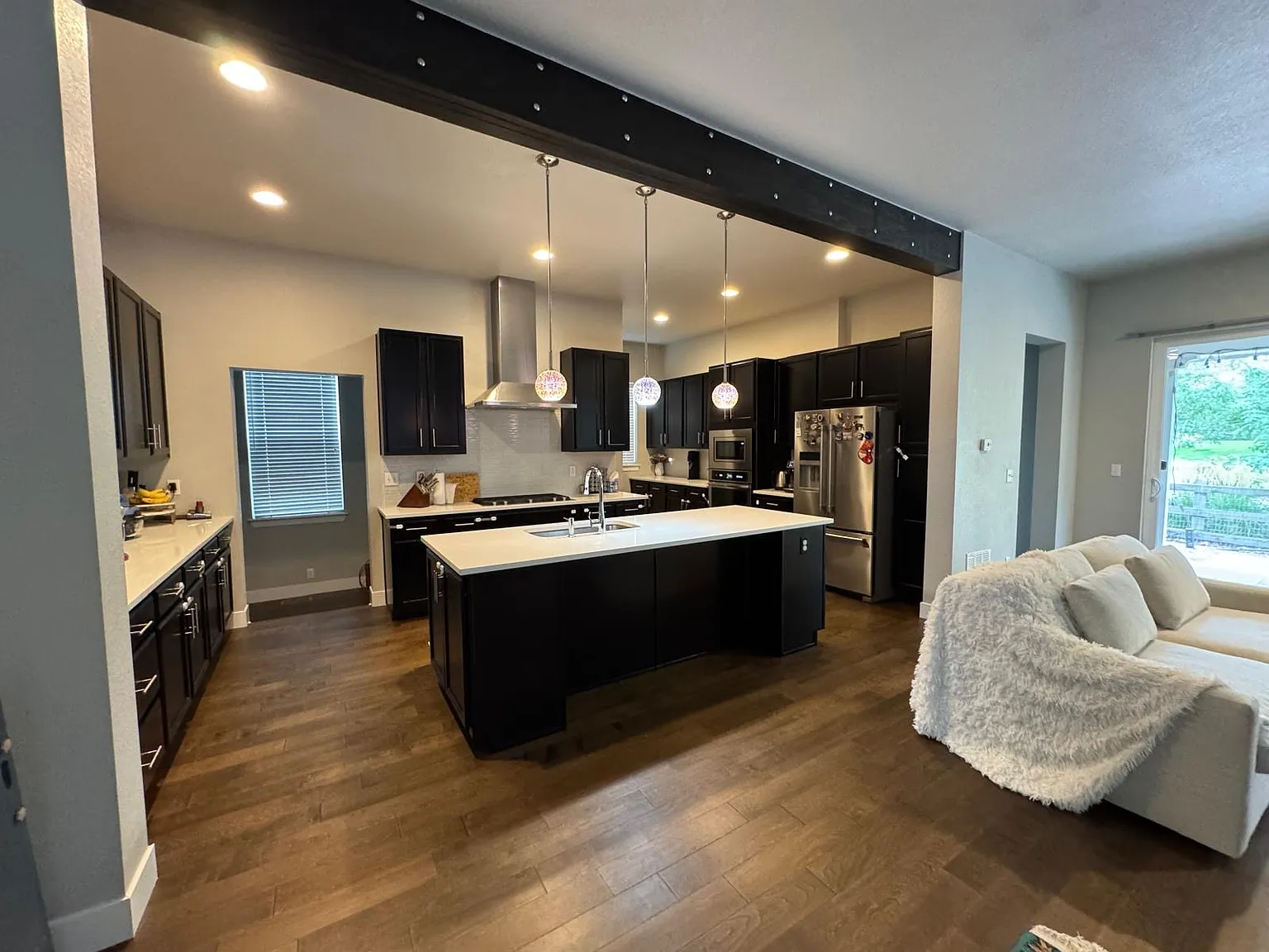 5 bed, 3.5 bath, 2870 sqft, $3,960 — Photo 2