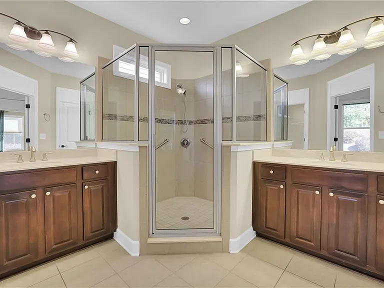 3708 Majestic Oak Dr — Photo 18