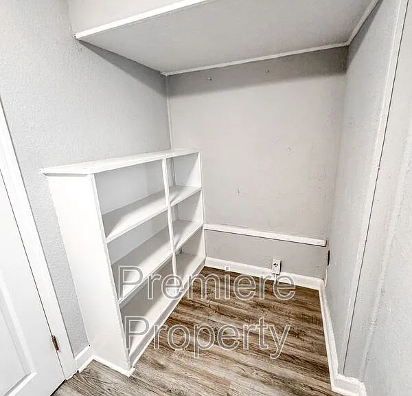 422 S Hocker Ave — Photo 13
