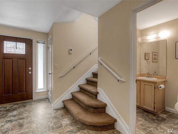 4th image of 3113 32nd Avenue Ct SE