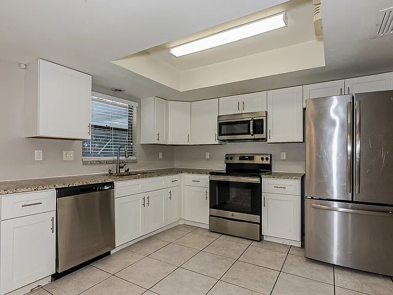4277 Lancaster Dr — Photo 7