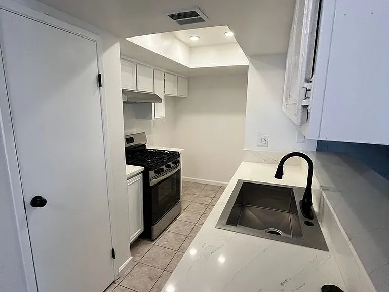 917 W Sierra Madre Ave #2 — Photo 6