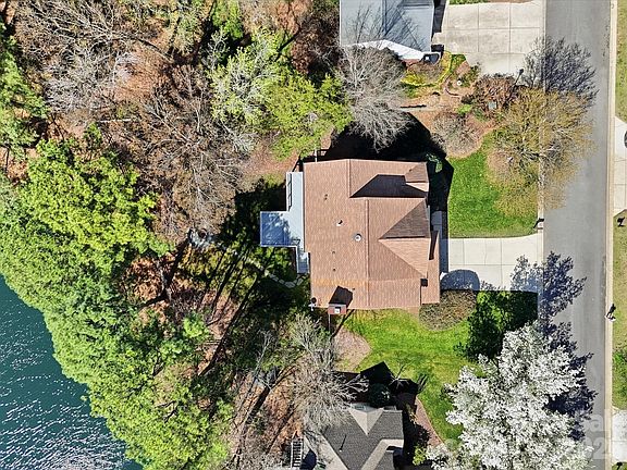 2nd image of 4065 Bamborough Dr