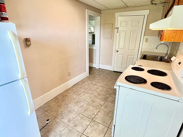 443 Walnut St — Photo 11