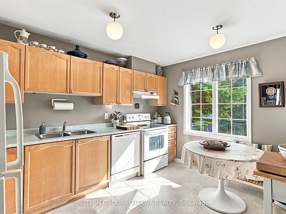5th image of 22 Manhattan Cres