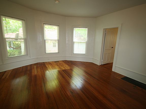 3rd image of 818 Clarendon St APT A