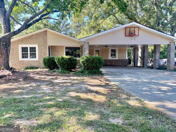 209 Scarborough Rd, Centerville, GA 31028