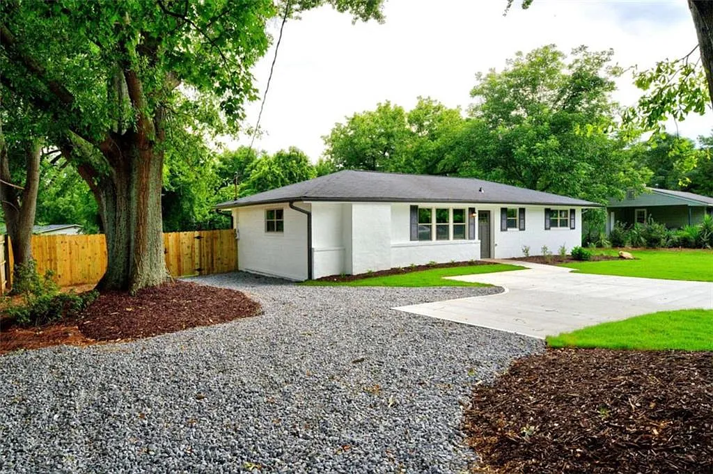 4 bed, 2.0 bath, 1200 sqft, $1,900 — Photo 3
