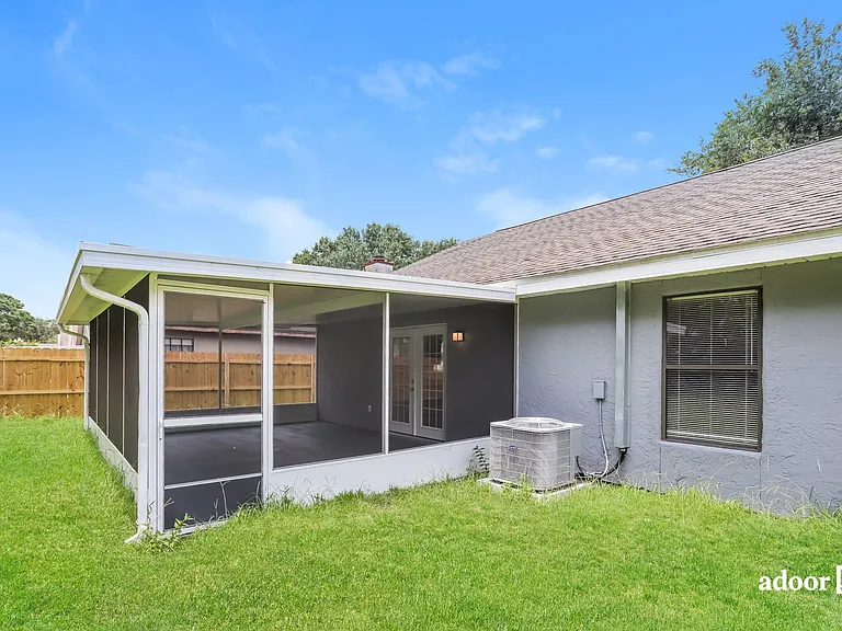 11329 Maybrook Ave — Photo 15