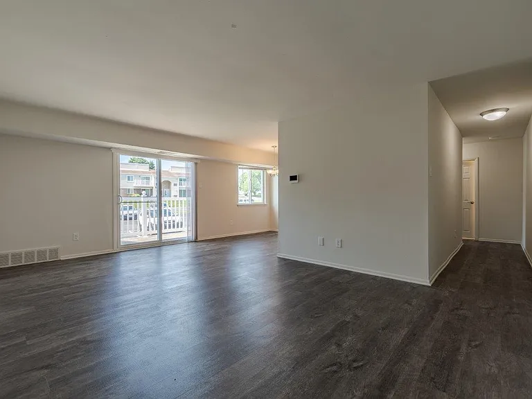 Blair Mill Village East Apartment Homes — Photo 8