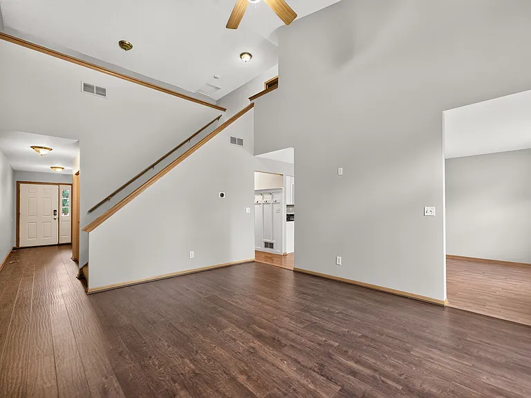 1110 Rose Dr — Photo 8