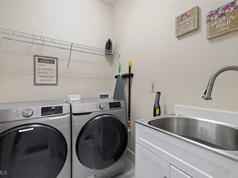 1137 SW 18th Ct — Photo 10