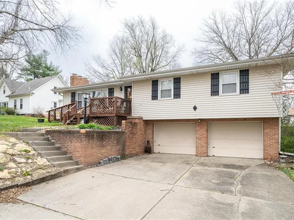 2105 Shannon Ln, Saint Joseph, MO 64506
